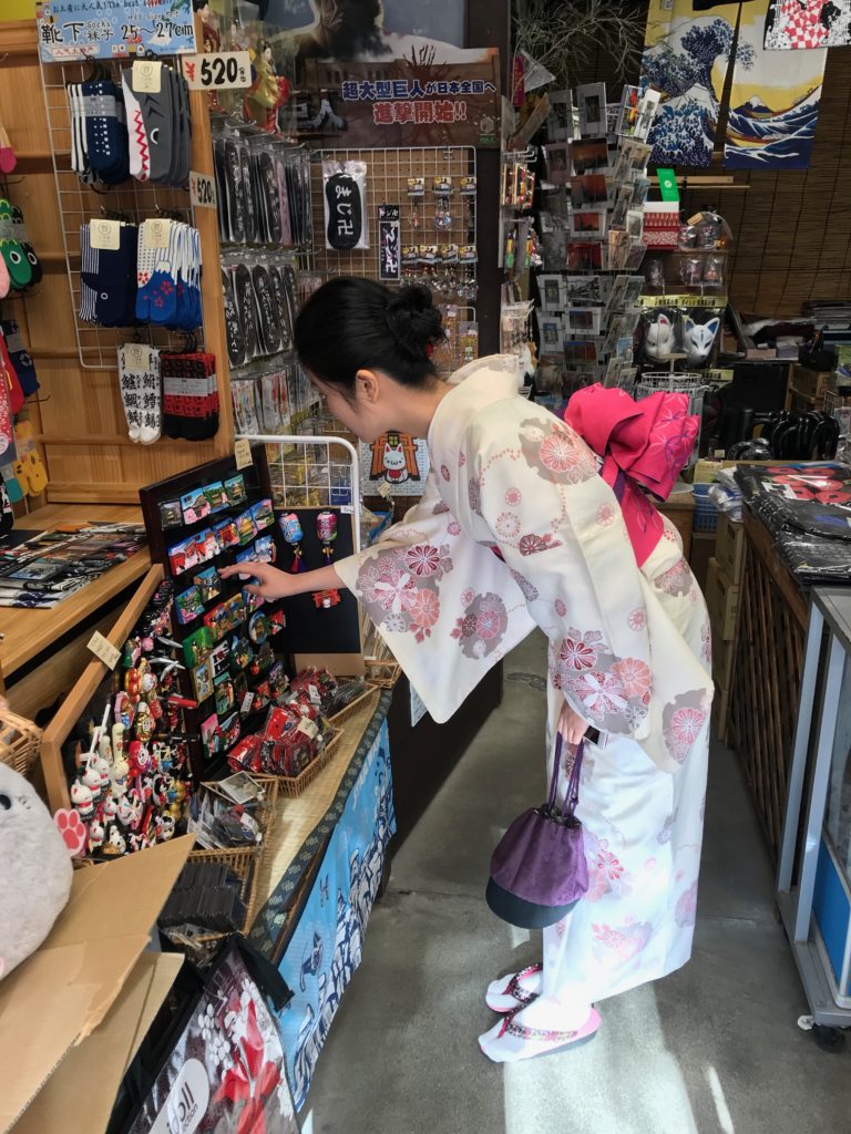 Kimono girl is shopping