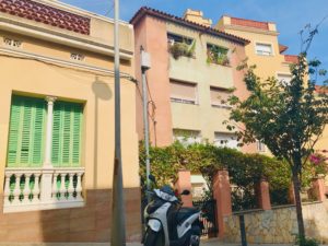 Street view outside Park Güell 4